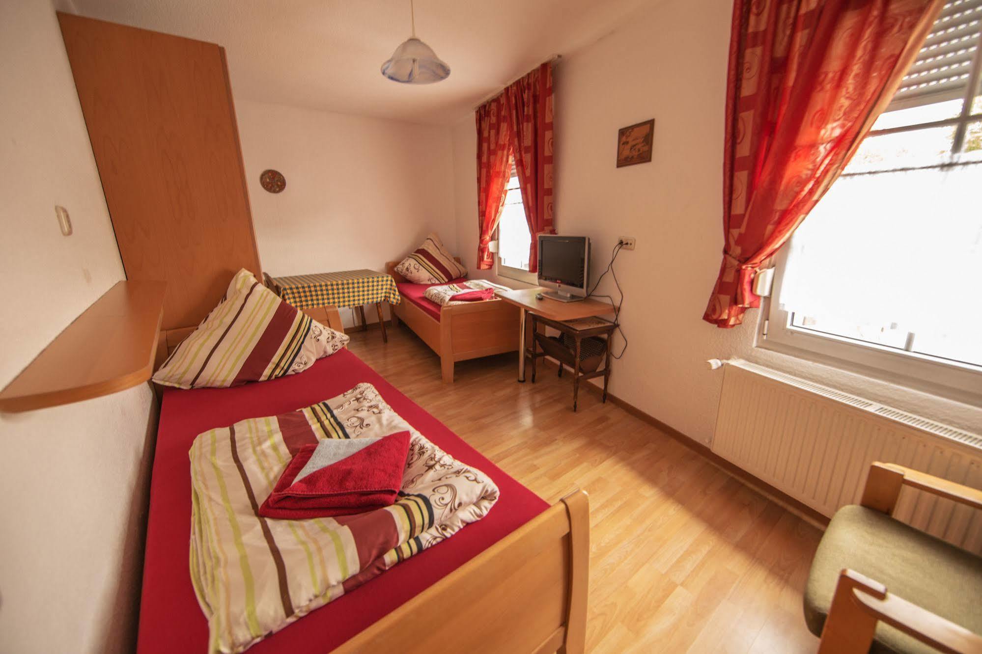 Hotel Burghof Штольберг Экстерьер фото